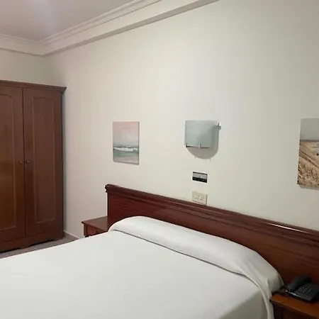 Πανσιόν Avenida Gijon Centro Χιχόν